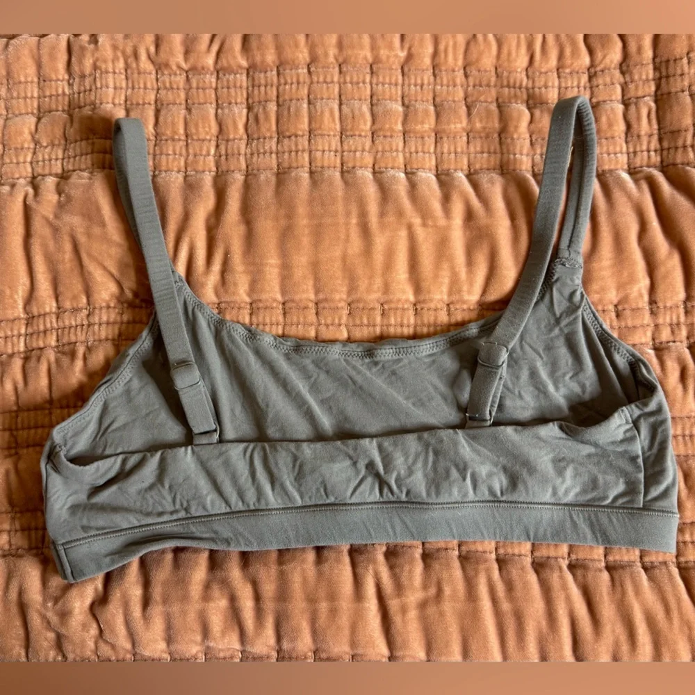 SKIMS Fits Everybody SCOOP BRALETT - Picture 7 of 7